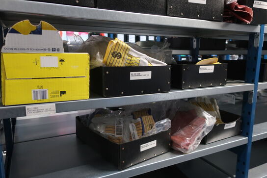 22 fag lagerreoler med indhold