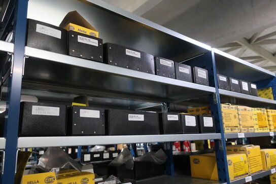 22 fag lagerreoler med indhold