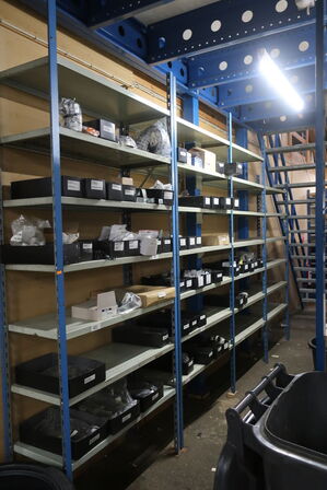 4 fag lagerreol med indhold