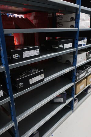 22 fag lagerreoler med indhold