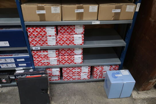 4 fag lagerreoler med indhold