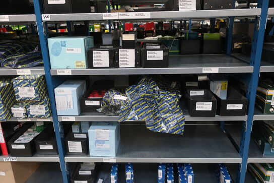 12 fag lagerreol med indhold