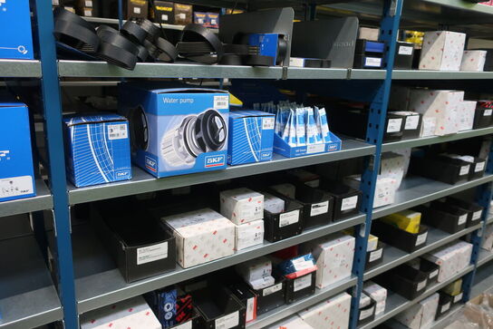 26 fag lagerreoler med indhold