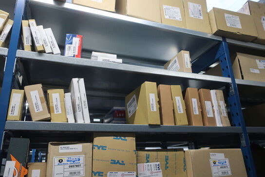 22 fag lagerreoler med indhold