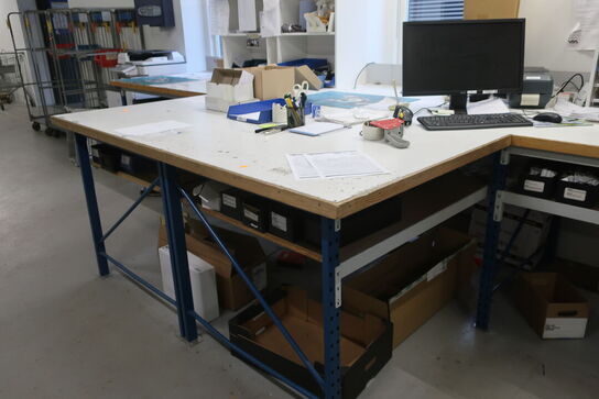 Arbejdsbord med indhold