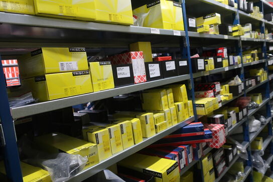 20 fag lagerreoler med indhold