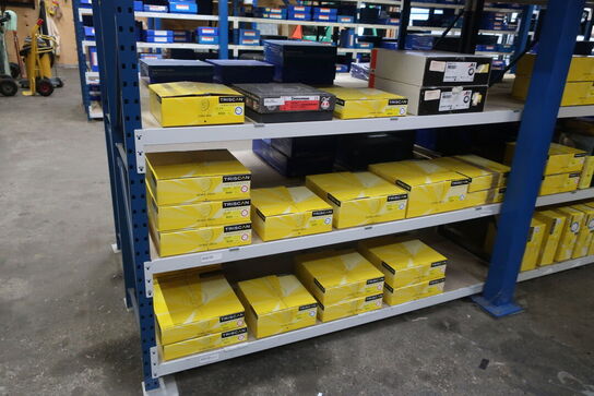 8 fag lagerreoler med indhold