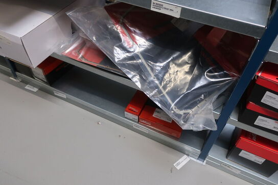 6 fag lagerreoler med indhold