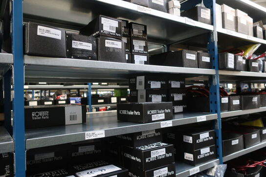 22 fag lagerreoler med indhold