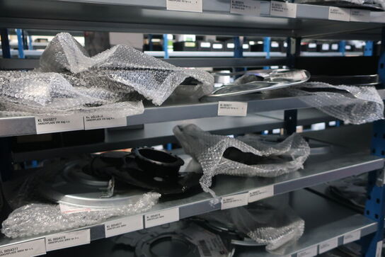 22 fag lagerreoler med indhold