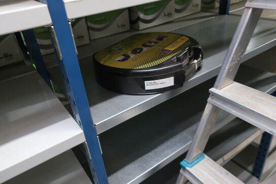 12 fag lagerreoler med indhold 