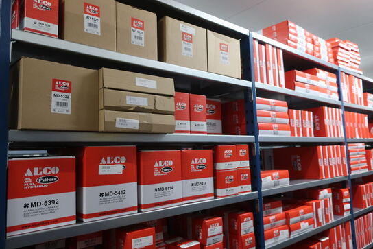 22 fag lagerreoler med indhold