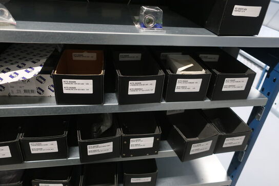 22 fag lagerreoler med indhold