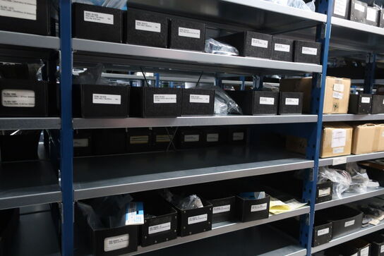 22 fag lagerreoler med indhold