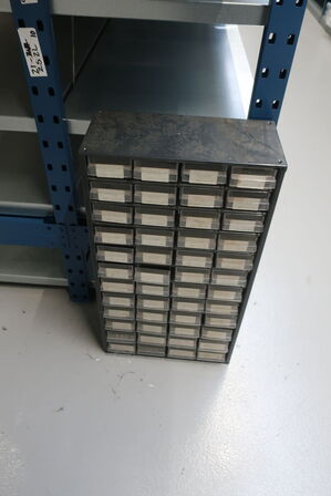 22 fag lagerreoler med indhold