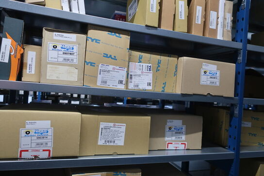 22 fag lagerreoler med indhold