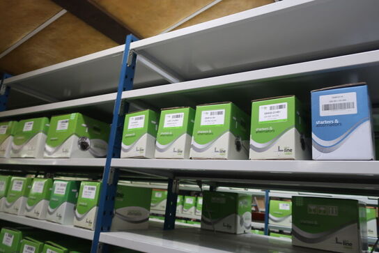 12 fag lagerreoler med indhold 