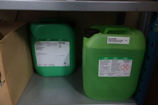 Lagerreol med indhold