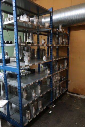 4 fag lagerreol med indhold