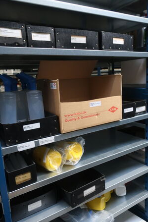 22 fag lagerreoler med indhold