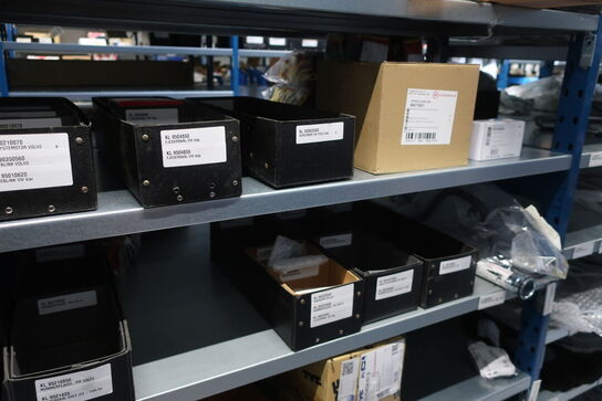 22 fag lagerreoler med indhold