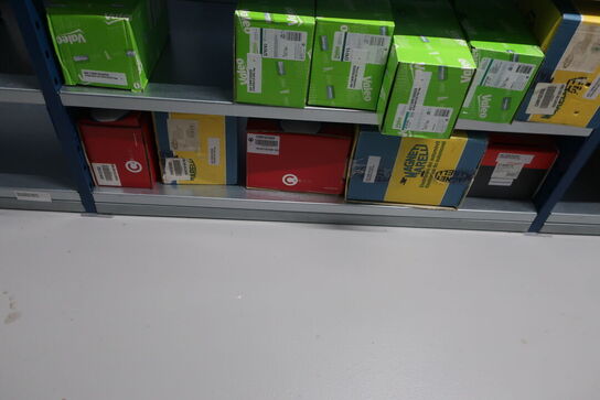 22 fag lagerreoler med indhold