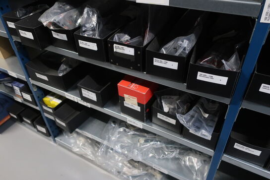 12 fag lagerreol med indhold