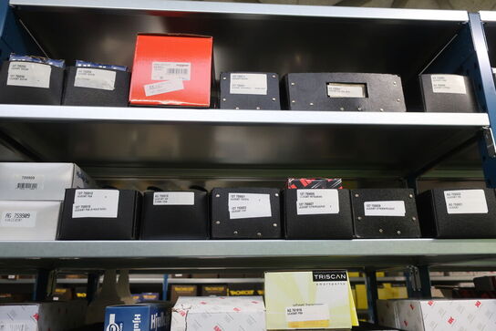 26 fag lagerreoler med indhold