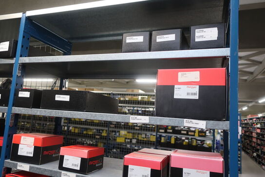 6 fag lagerreoler med indhold