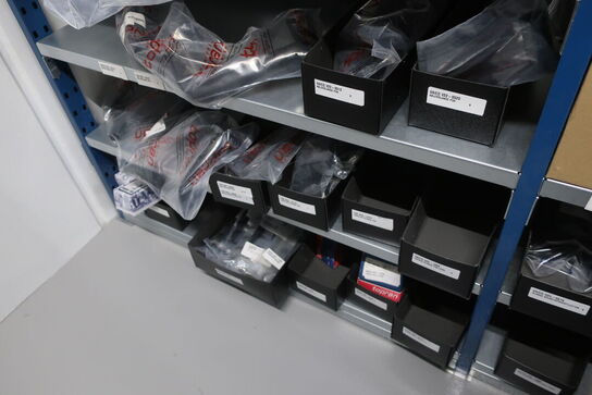 12 fag lagerreol med indhold