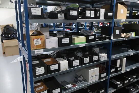 12 fag lagerreol med indhold