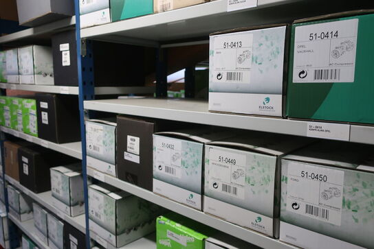 12 fag lagerreoler med indhold 