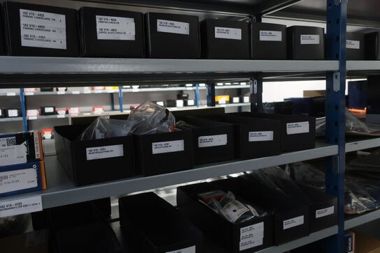 12 fag lagerreol med indhold