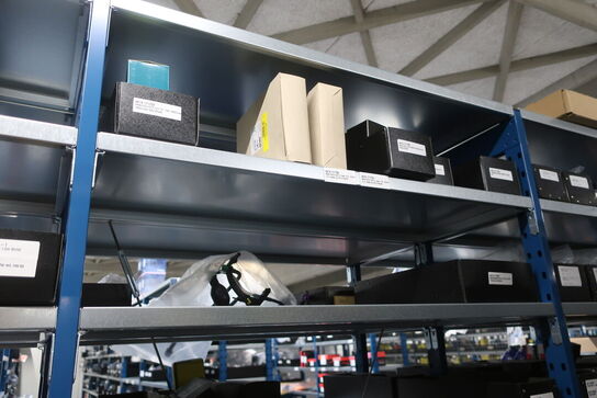 12 fag lagerreol med indhold