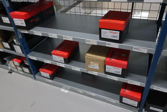 6 fag lagerreoler med indhold