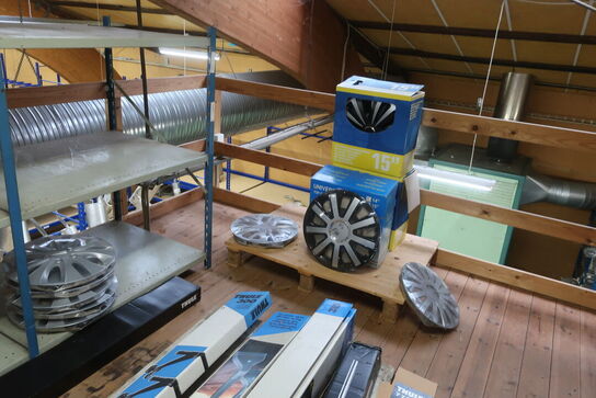 Diverse varelager samt reoler det står på 