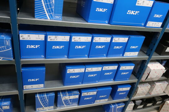 26 fag lagerreoler med indhold