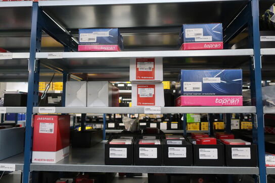 8 fag lagerreoler med indhold