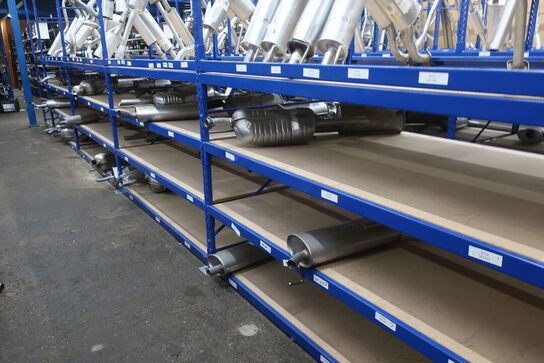 Varelager af udstødning m.v. samt reoler hertil