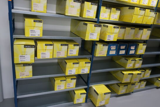 11 fag lagerreoler med indhold