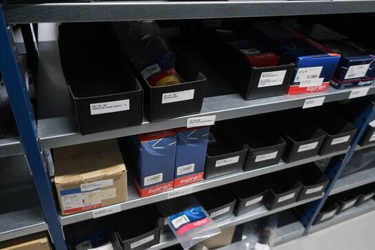 22 fag lagerreoler med indhold