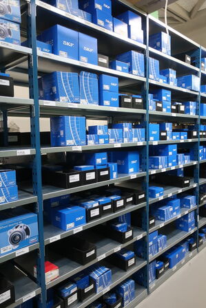 26 fag lagerreoler med indhold