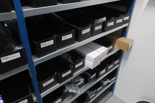 12 fag lagerreol med indhold