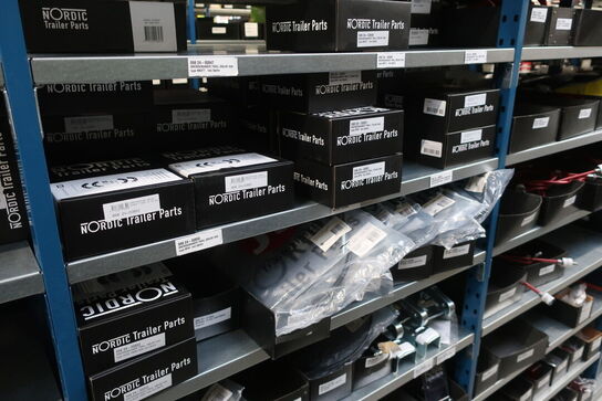 22 fag lagerreoler med indhold