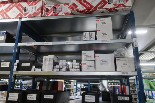 8 fag lagerreoler med indhold