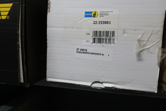 8 fag lagerreoler med indhold