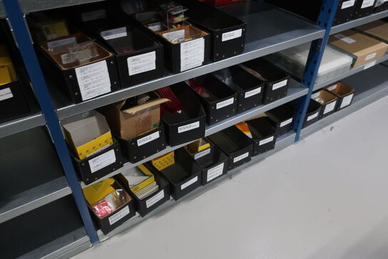 22 fag lagerreoler med indhold