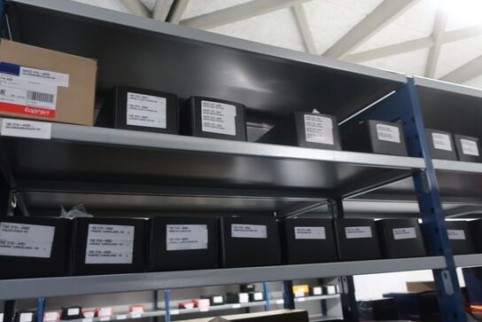 12 fag lagerreol med indhold