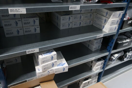 22 fag lagerreoler med indhold