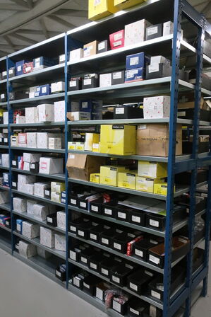 26 fag lagerreoler med indhold